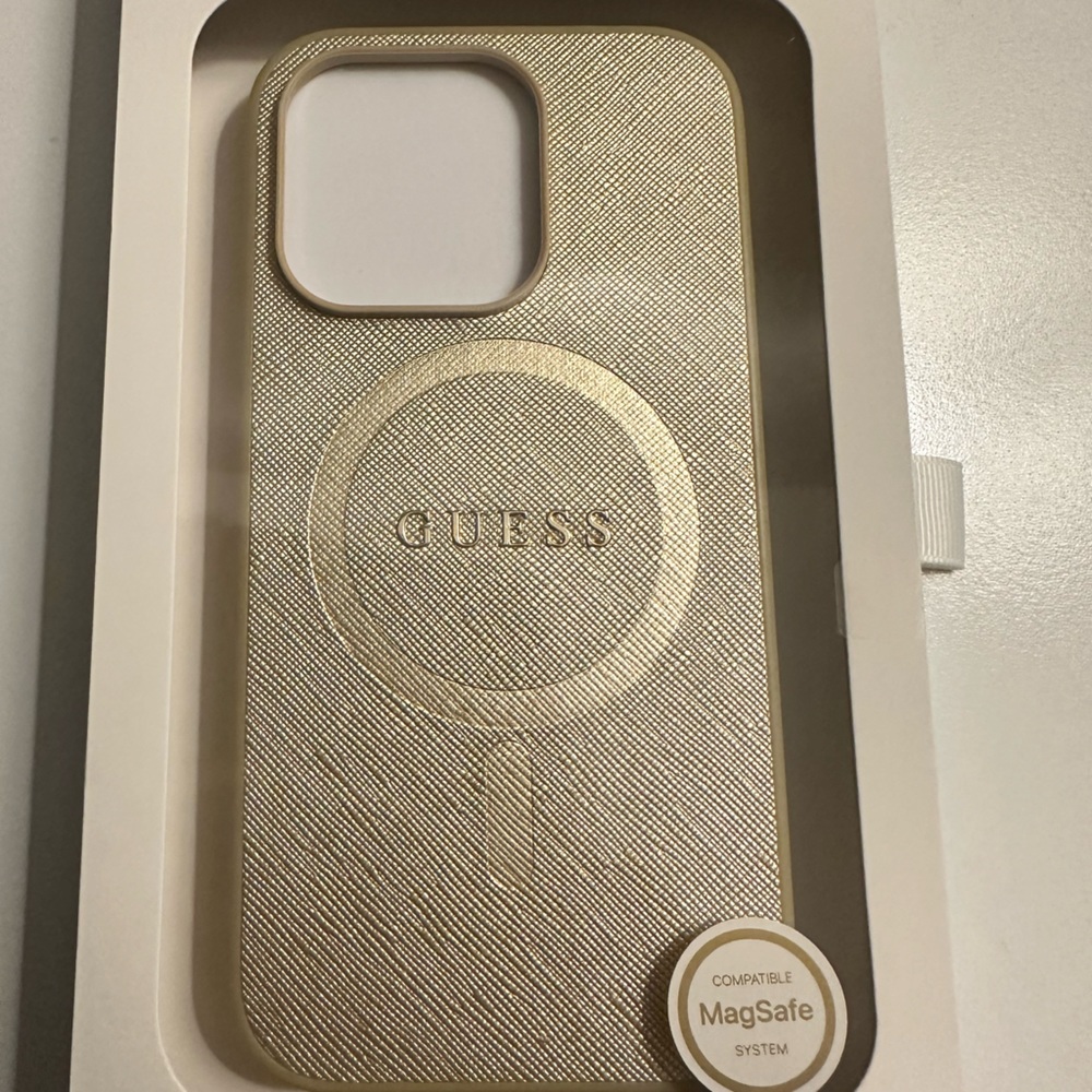 Guess iPhone cover
